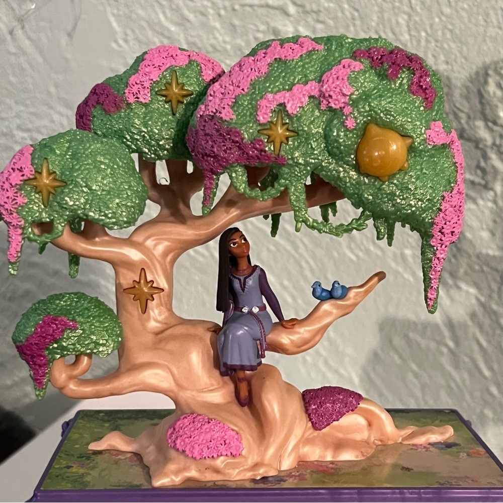 Disney WISH Movie Asha’s Musical Wishing Keepsake Jewelry Box - Picture 2 of 6